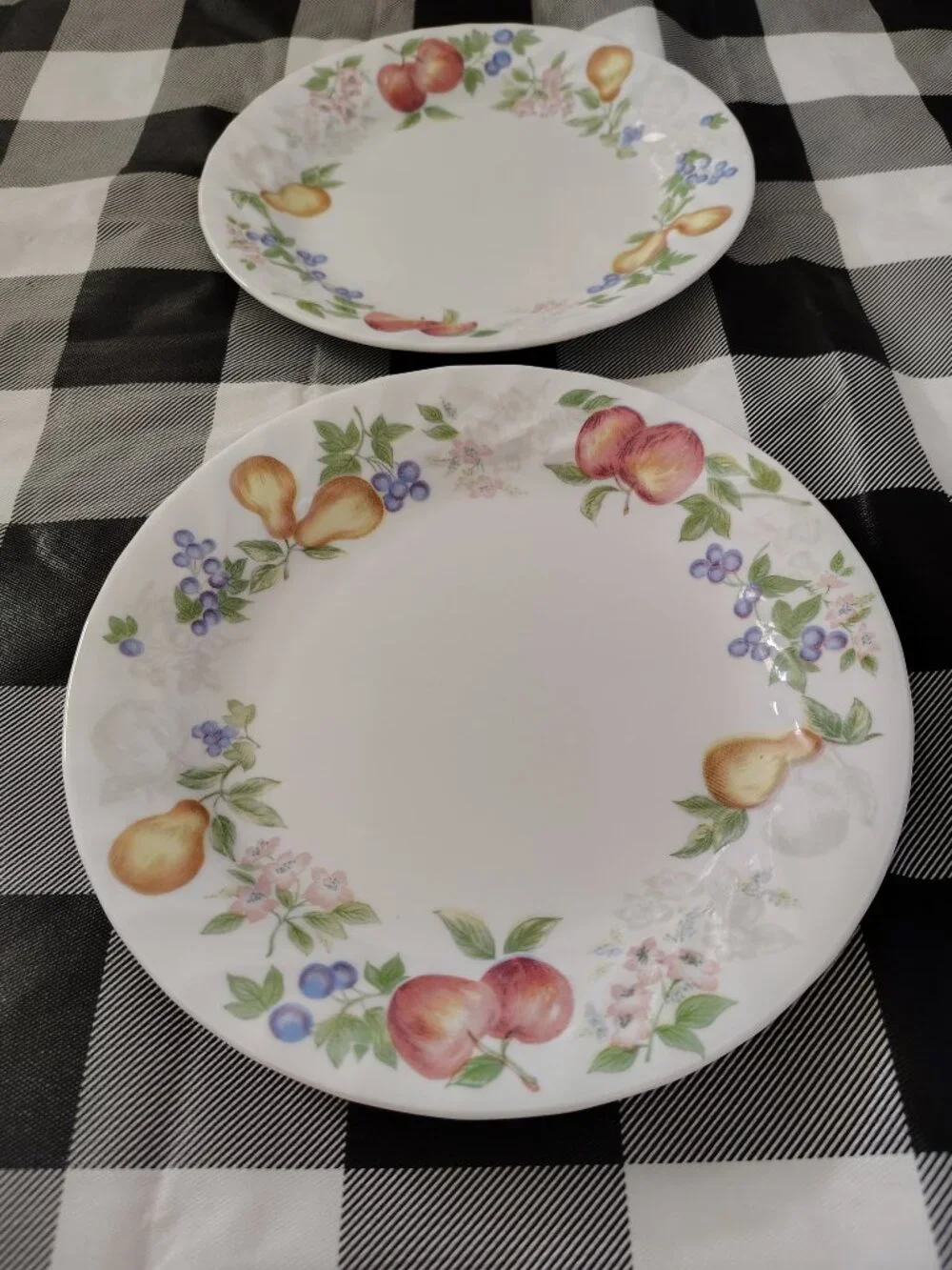 2pc Corelle Salad Plate Chutney SWIRL RIM CORNING Fruit Apple Pear Blueberries